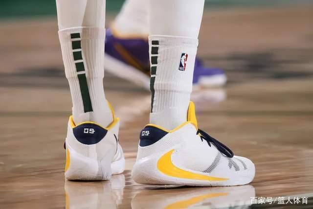 余嘉豪21分浙江险胜上海总分2-1 王哲林24+9